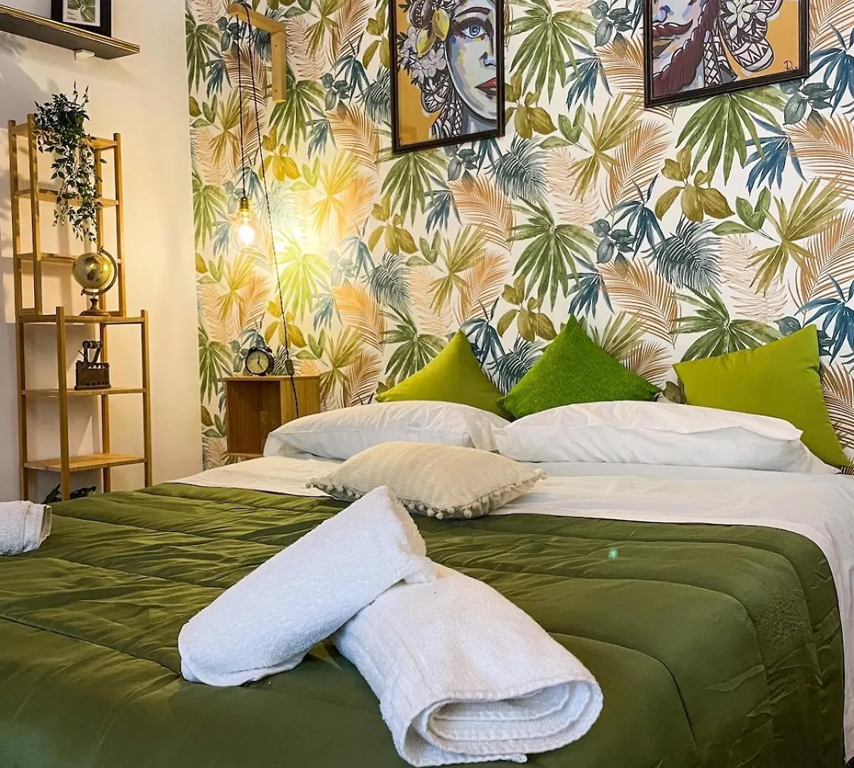 Charming House In The Historic Center Of Palermo Apartment