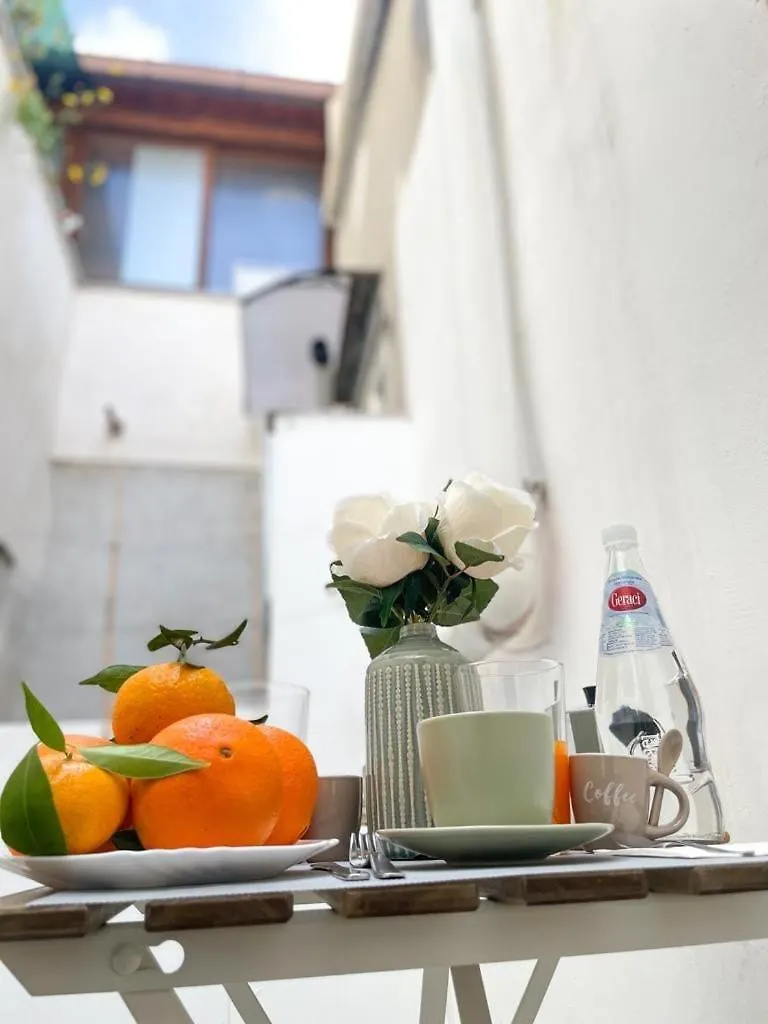 Charming House In The Historic Center Of Palermo Apartment