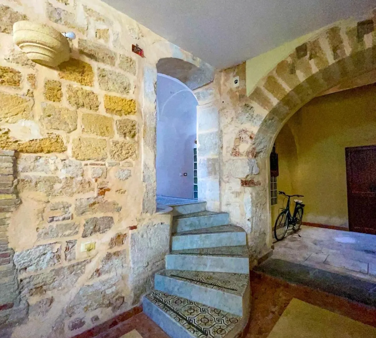 Charming House In The Historic Center Of Palermo Apartment
