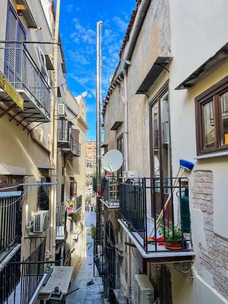 Charming House In The Historic Center Of Palermo Apartment